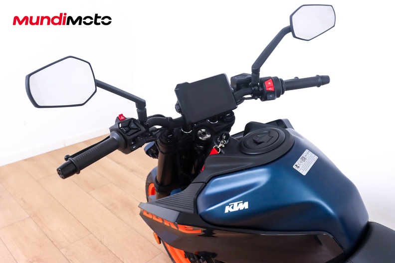 Motorbike image 10