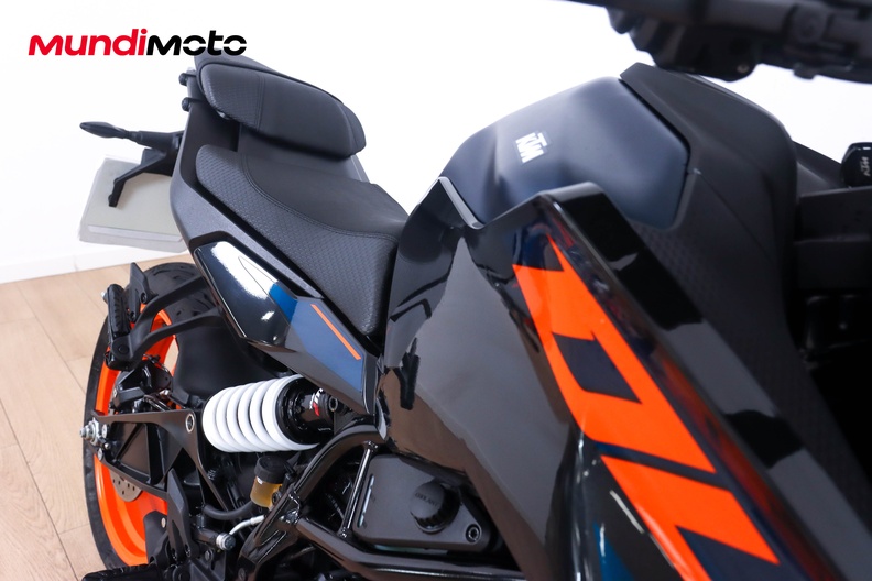 Motorbike image 12