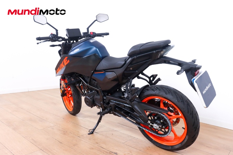 Motorbike image 6