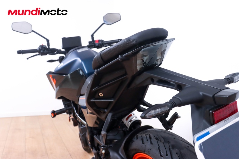 Motorbike image 9