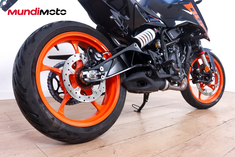 Motorbike image 3
