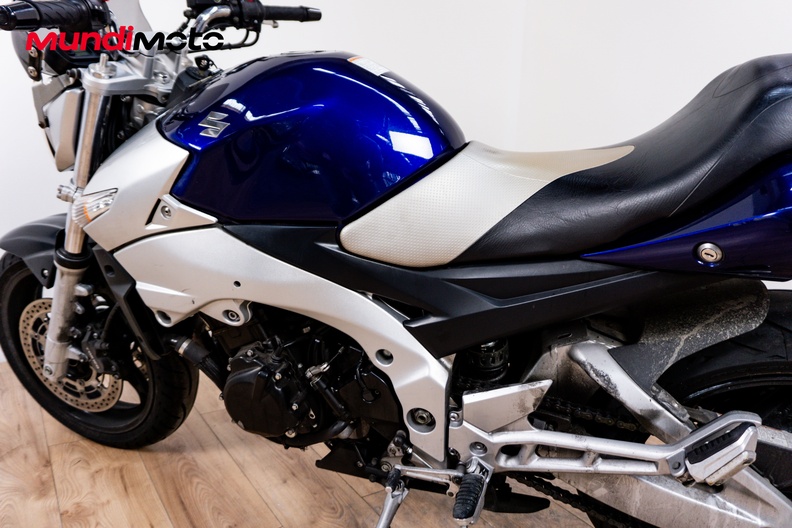 Motorbike image 8