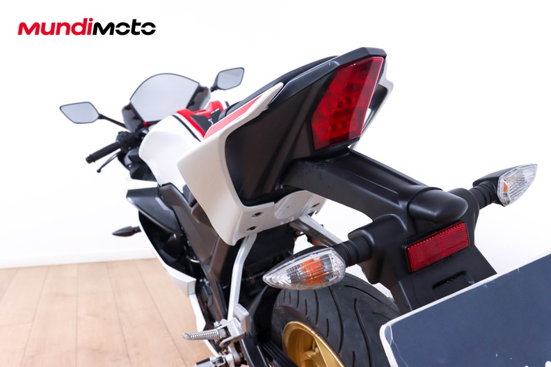Motorbike image 9