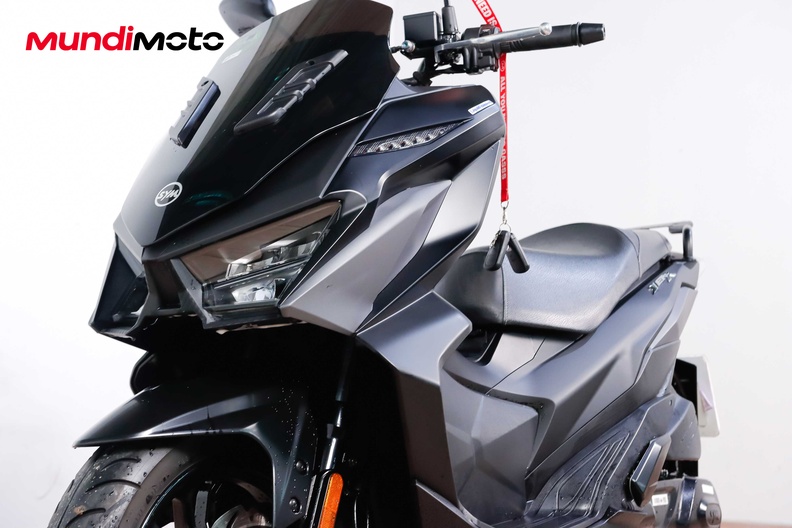 Motorbike image 8