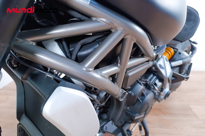 Motorbike image 9
