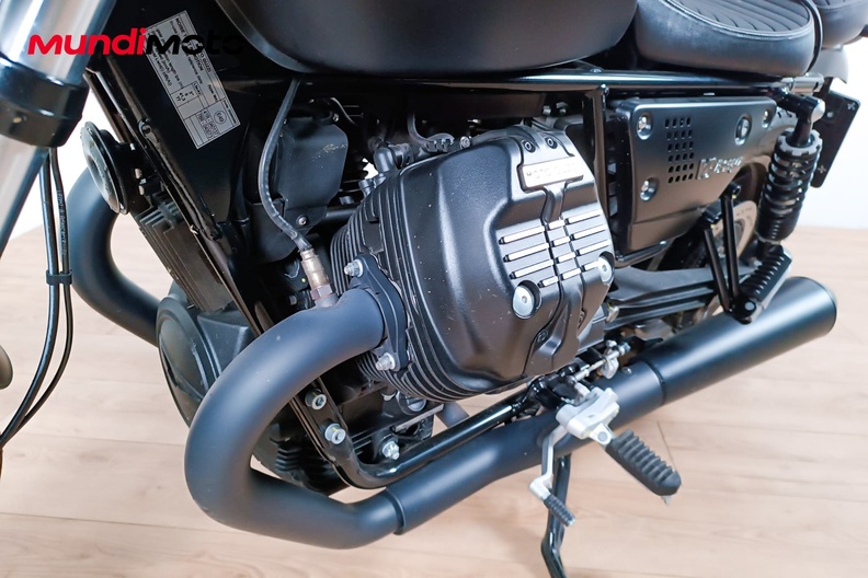 Motorbike image 9