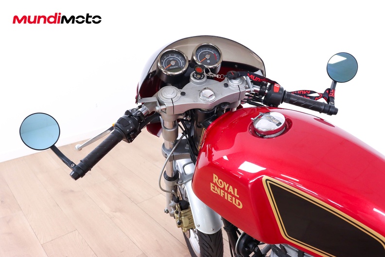 https://assets.mundimoto.com/images/0b0f1021-e49c-4065-9a06-fea7cc2bc067/COCKPIT_HANDLEBAR-0_medium.jpg