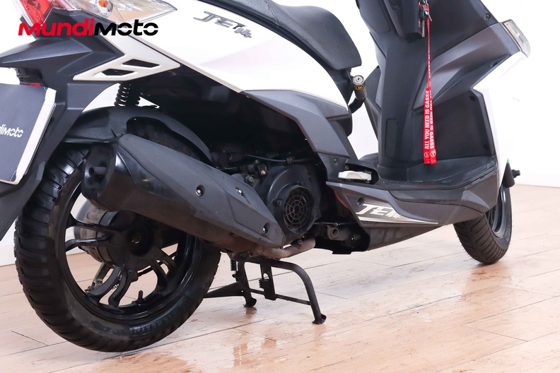 Motorbike image 3