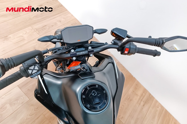 Motorbike image 10