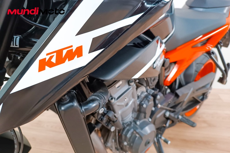 Motorbike image 9