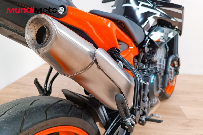 Motorbike image 3
