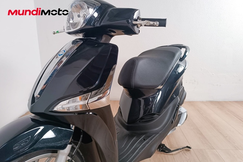 Motorbike image 9