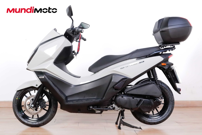 Motorbike image 5