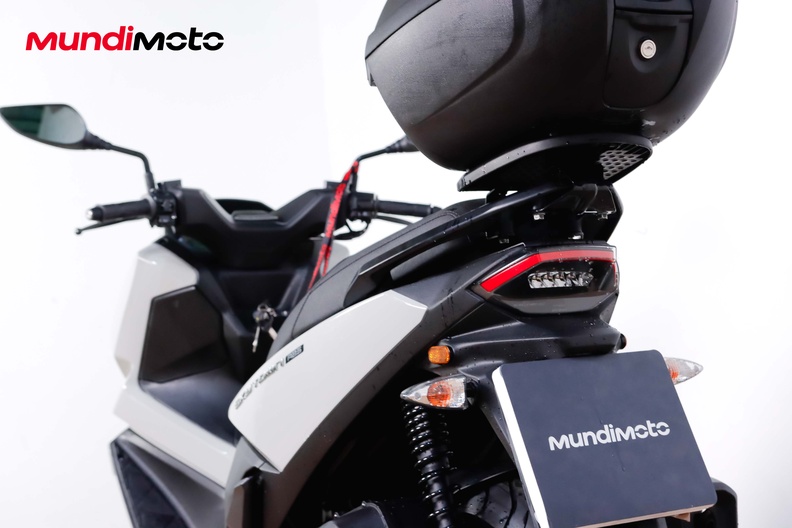Motorbike image 9
