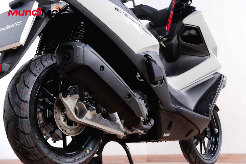 Motorbike image 3