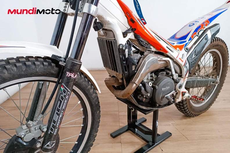 Motorbike image 9