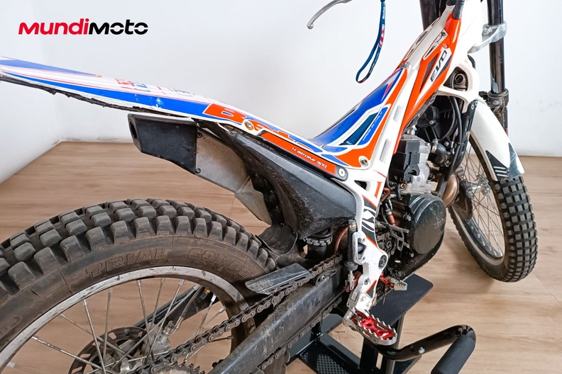 Motorbike image 3