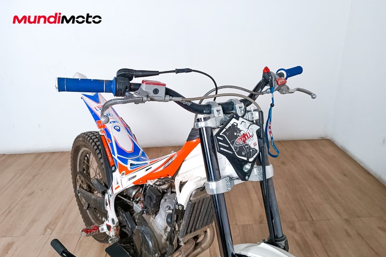 Motorbike image 4