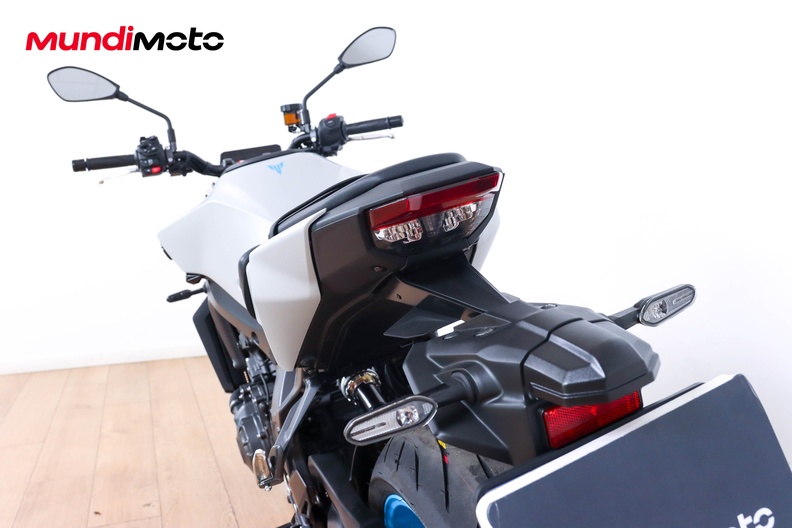 Motorbike image 9