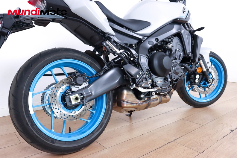 Motorbike image 3