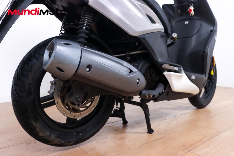 Motorbike image 3