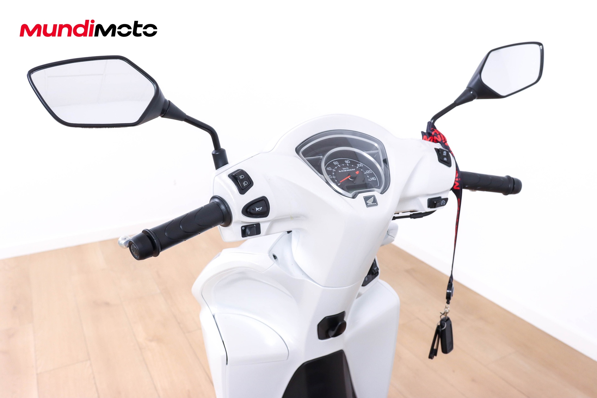 https://assets.mundimoto.com/images/106a74e0-29b1-49fd-b0e3-d16a4d3c3fbd/COCKPIT_HANDLEBAR-0_detail.jpg