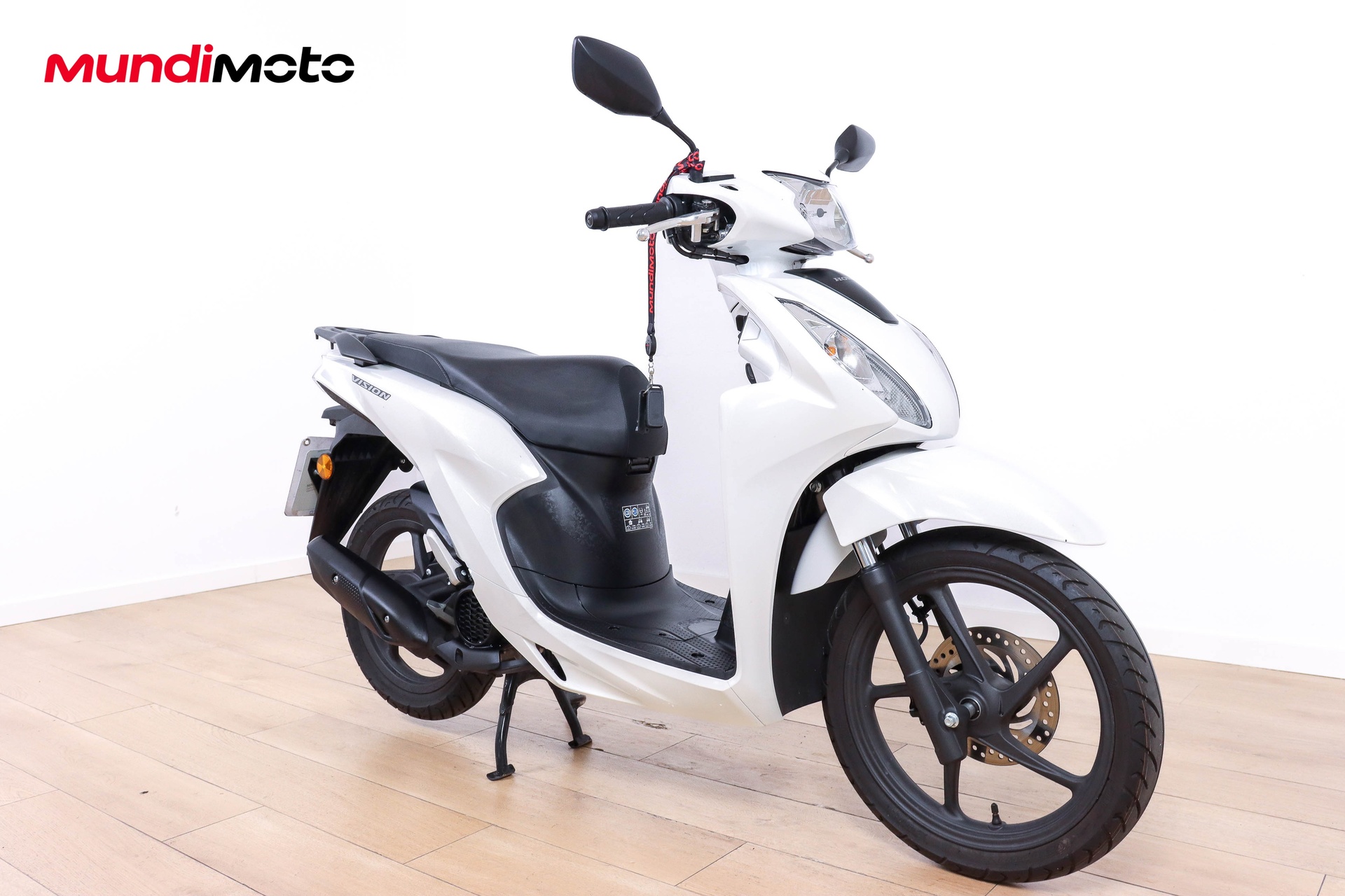 https://assets.mundimoto.com/images/106a74e0-29b1-49fd-b0e3-d16a4d3c3fbd/RIGHT_FRONT-0_detail.jpg