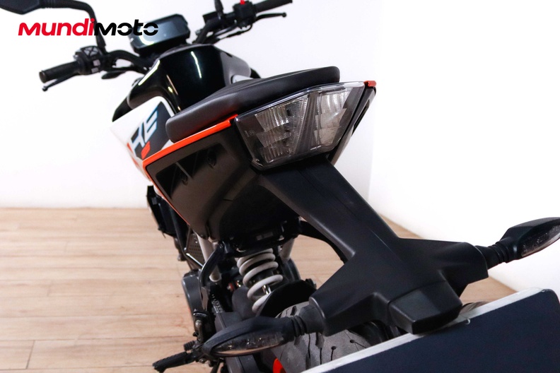 Motorbike image 9