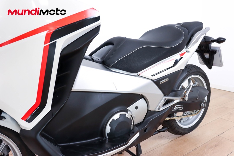 Motorbike image 8