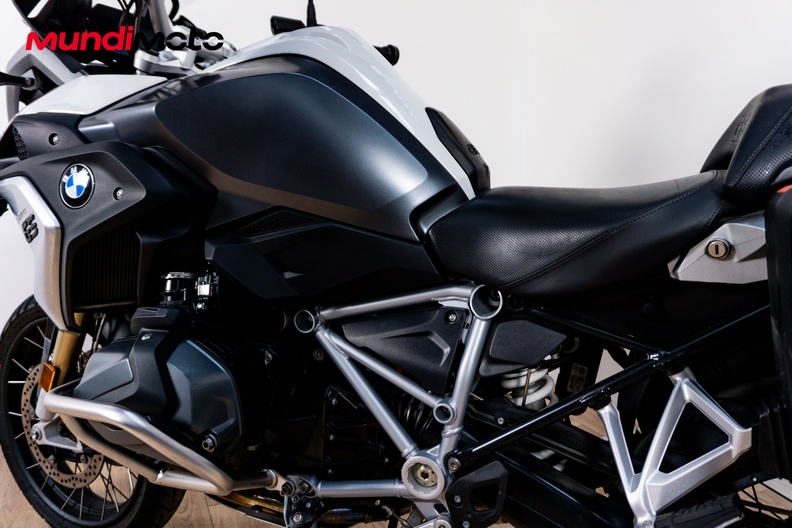 Motorbike image 8