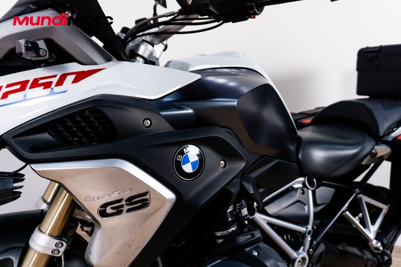 Motorbike image 9