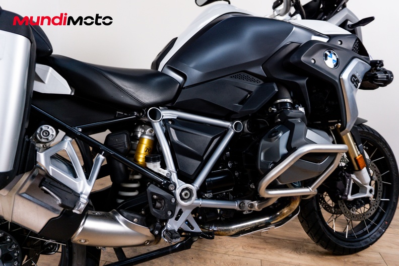 Motorbike image 3