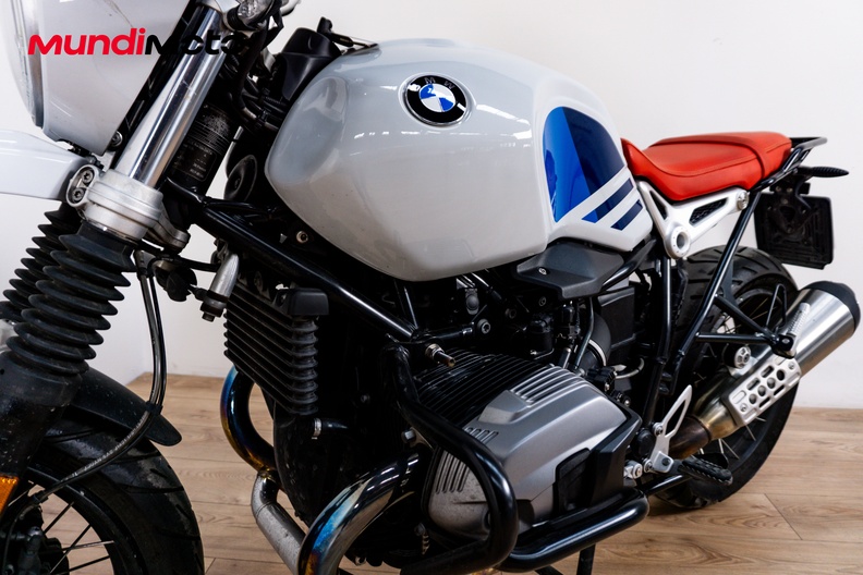 Motorbike image 9