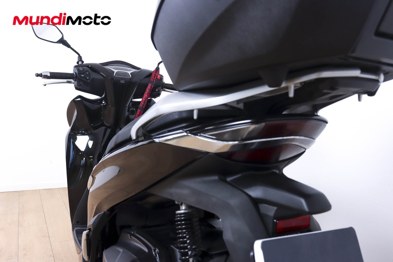 Motorbike image 9