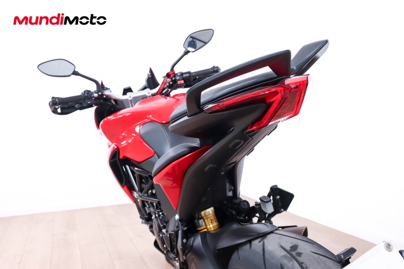 https://assets.mundimoto.com/images/14ff71cd-2b82-422d-be08-ab32d703b447/LEFT_BACK_DETAIL-0_medium.jpg