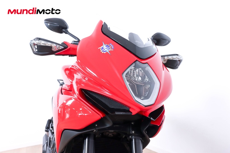 https://assets.mundimoto.com/images/14ff71cd-2b82-422d-be08-ab32d703b447/RIGHT_FRONT_DETAIL-0_medium.jpg