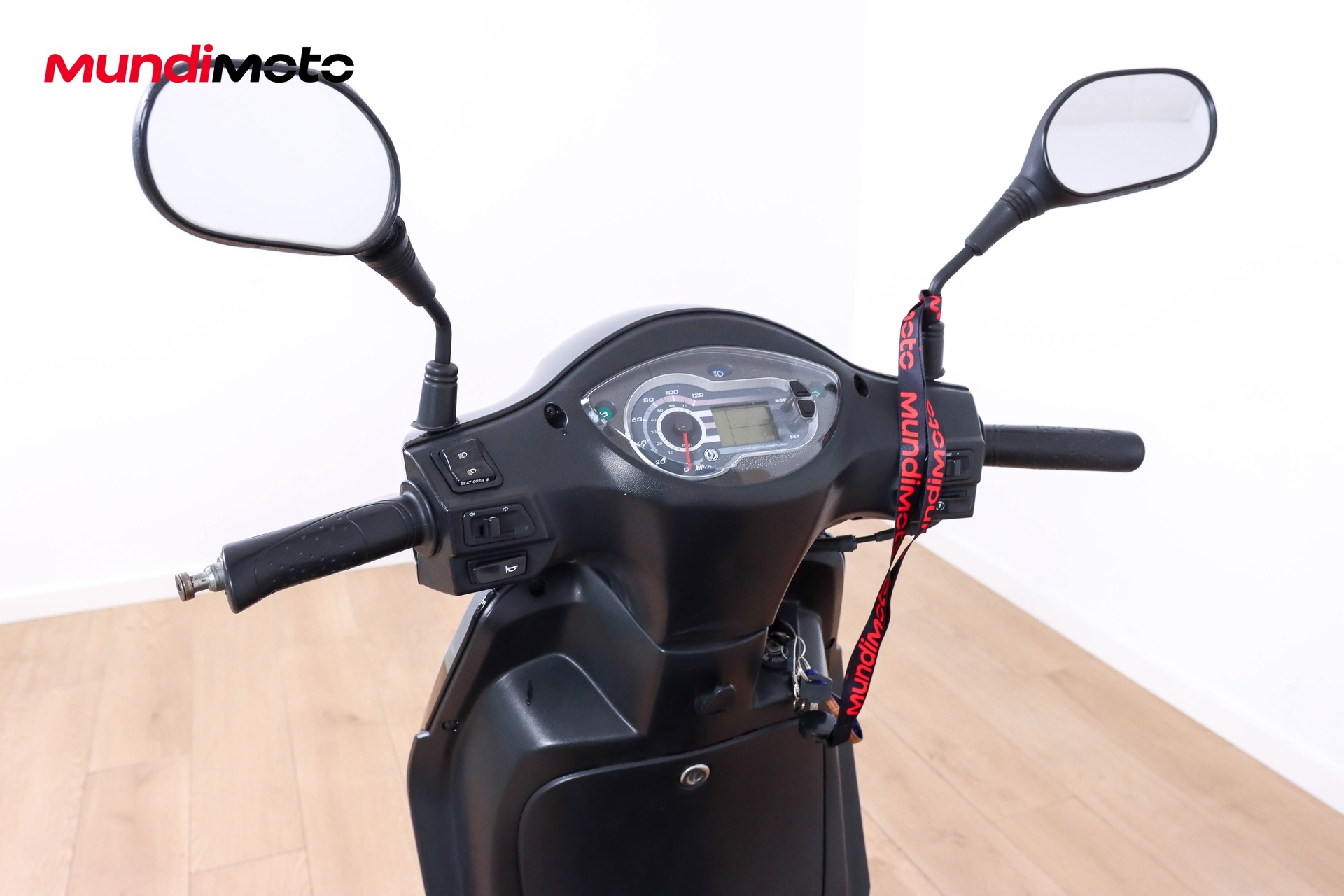 https://assets.mundimoto.com/images/1619d284-2137-4703-a9e0-95b8493728db/COCKPIT_HANDLEBAR-0_detail.jpg