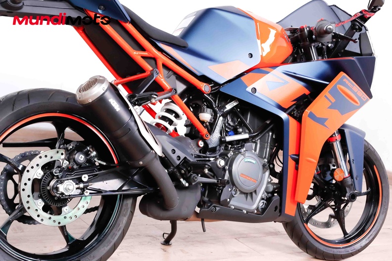 Motorbike image 3