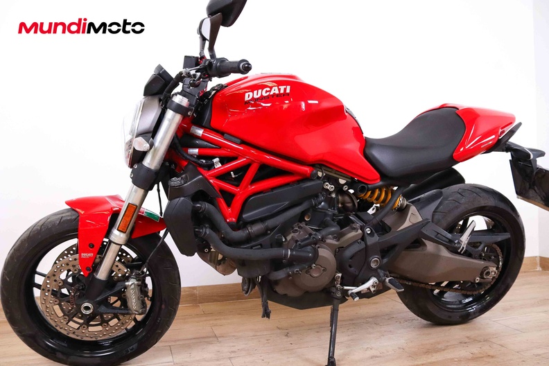 https://assets.mundimoto.com/images/17d06a95-71c5-4e5a-b4b7-1767c240c8c9/LEFT_FRONT_DETAIL-0_medium.jpg