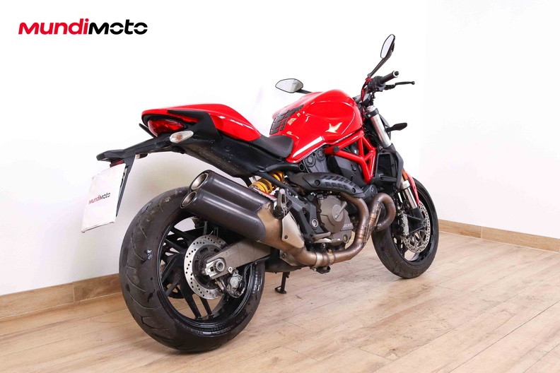 https://assets.mundimoto.com/images/17d06a95-71c5-4e5a-b4b7-1767c240c8c9/RIGHT_FRONT-0_medium.jpg