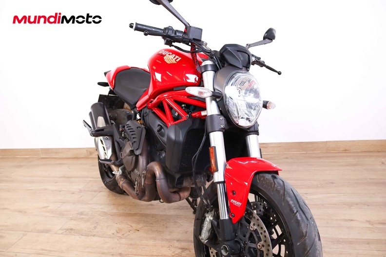 https://assets.mundimoto.com/images/17d06a95-71c5-4e5a-b4b7-1767c240c8c9/RIGHT_FRONT_DETAIL-0_medium.jpg