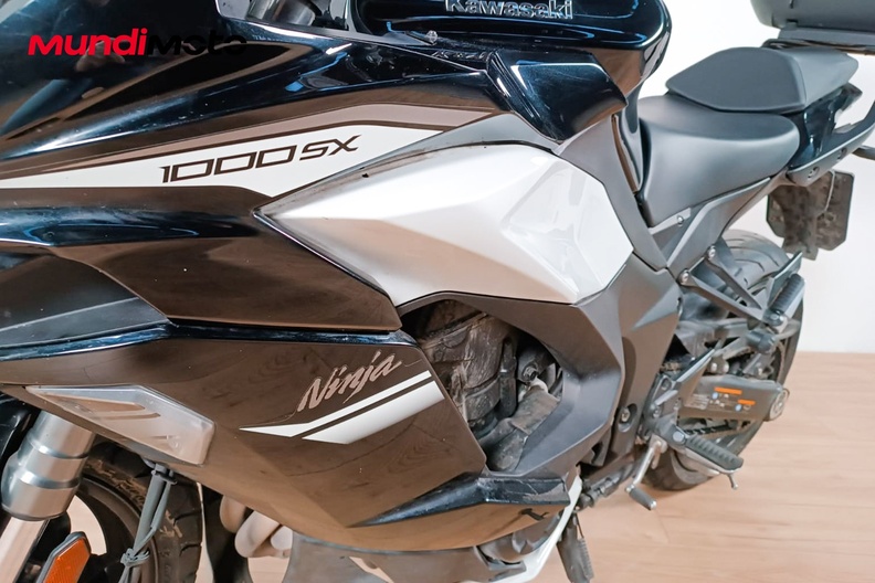 Motorbike image 9