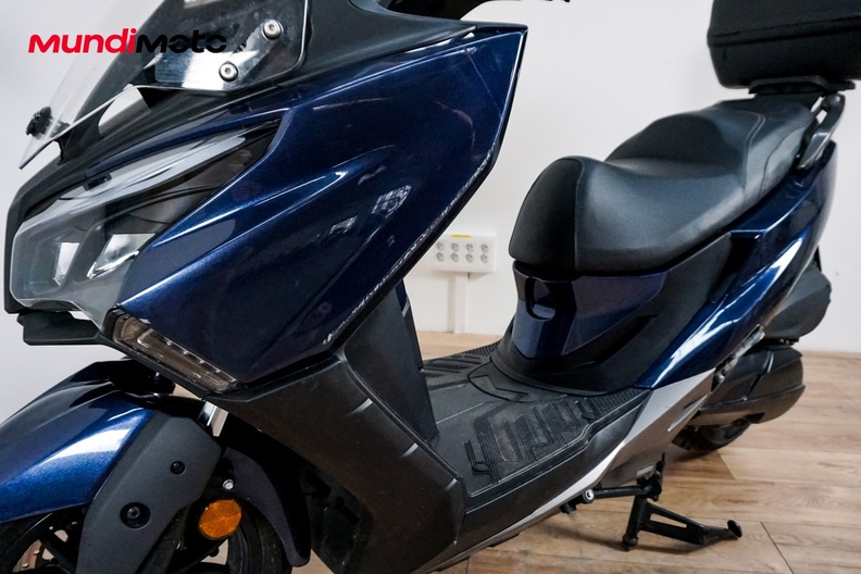 Motorbike image 9
