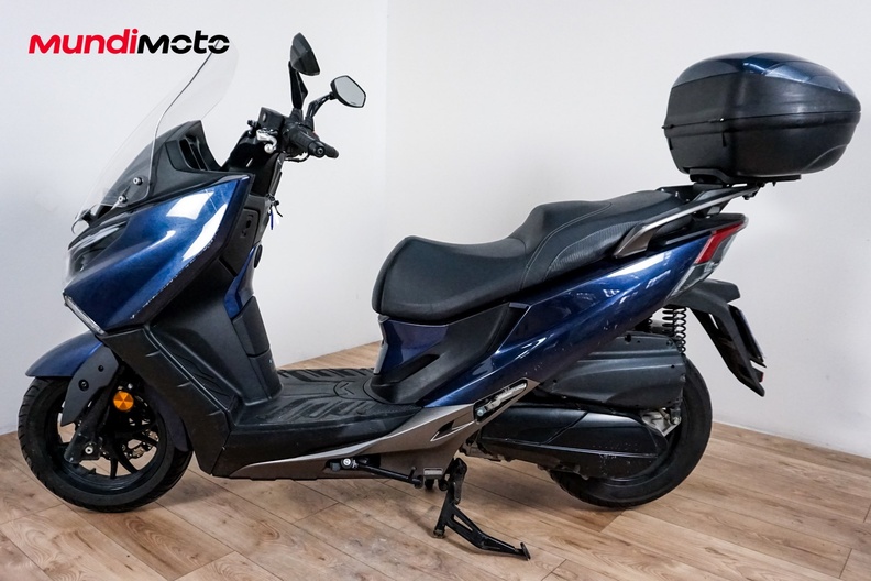 Motorbike image 5