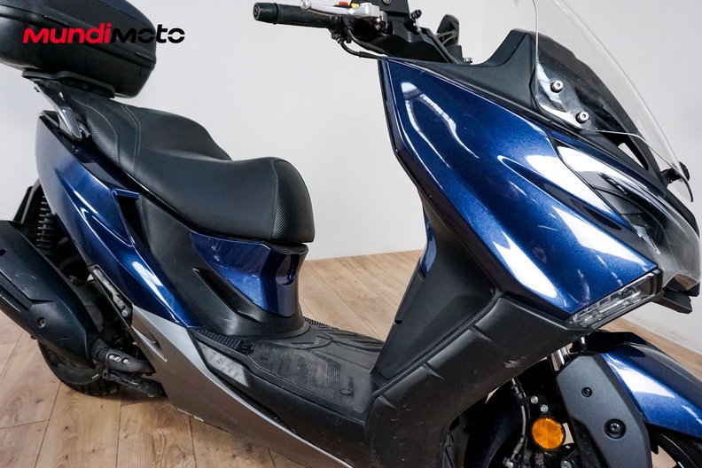 Motorbike image 4