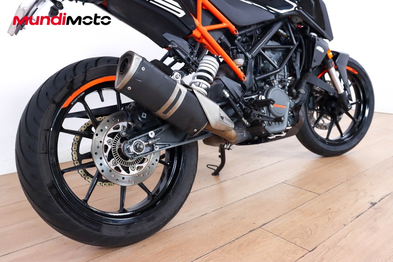 Motorbike image 3