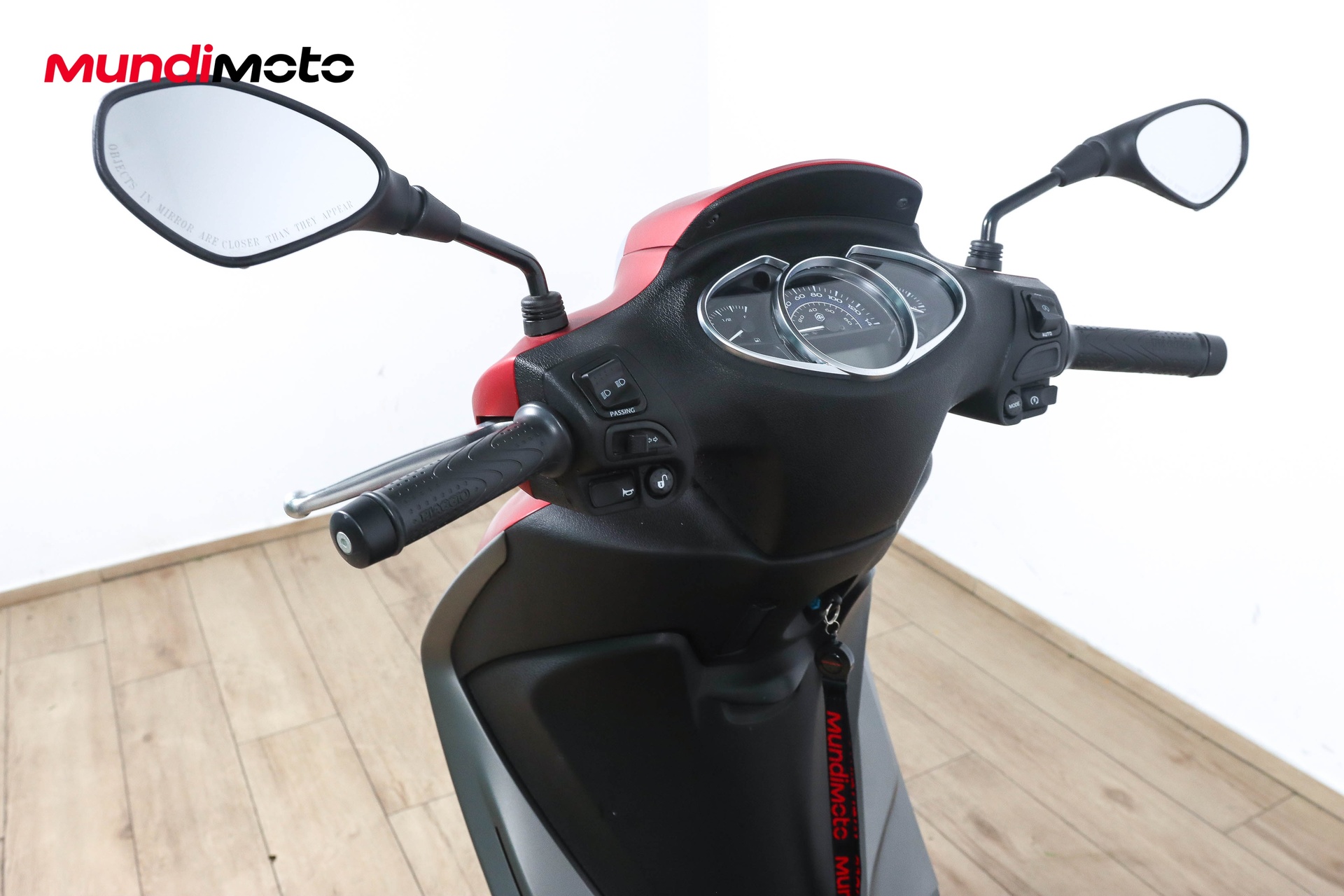 https://assets.mundimoto.com/images/1cecab10-4e25-4642-b8da-3427422a45a1/COCKPIT_HANDLEBAR-0_detail.jpg