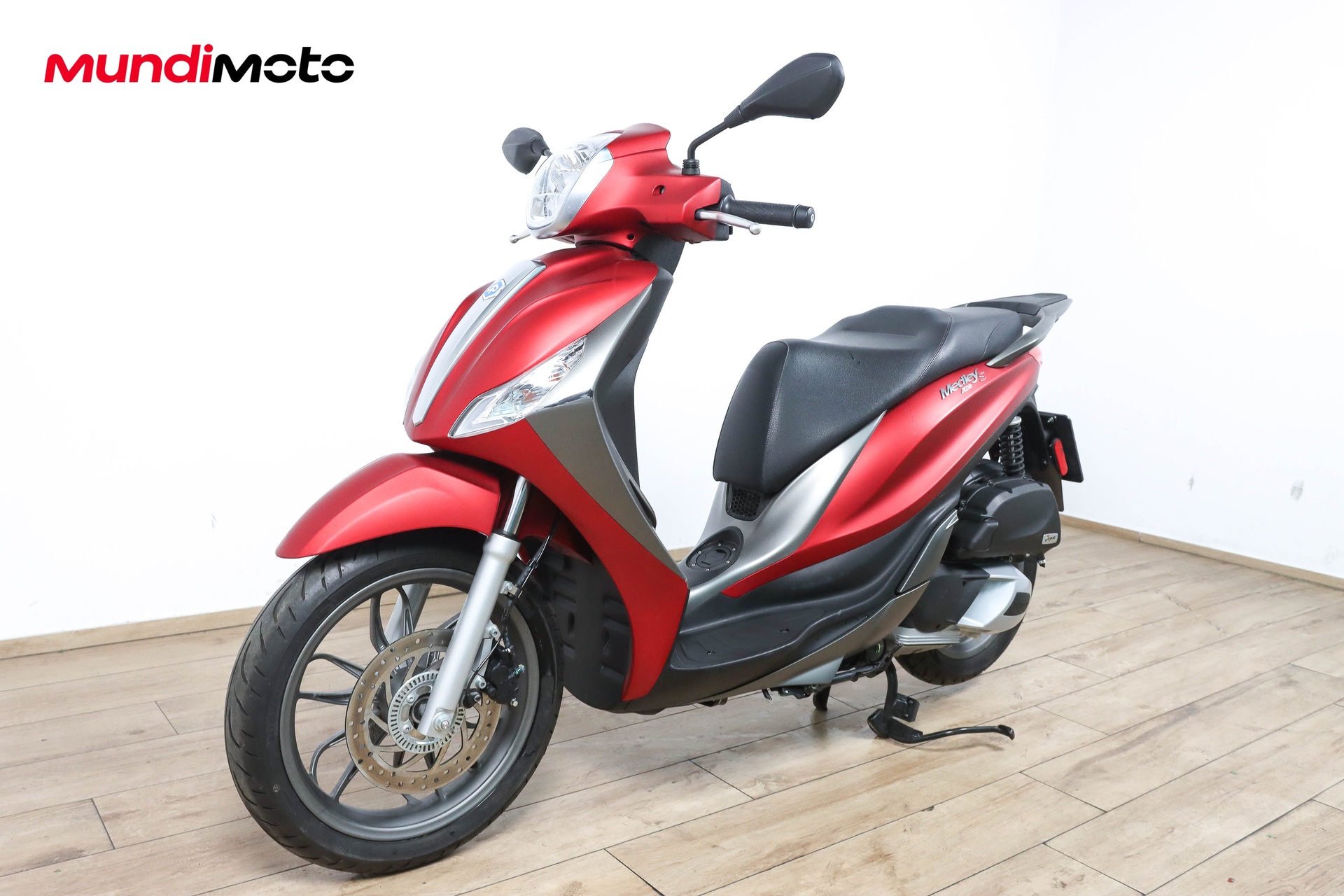 https://assets.mundimoto.com/images/1cecab10-4e25-4642-b8da-3427422a45a1/LEFT_FRONT-0_detail.jpg