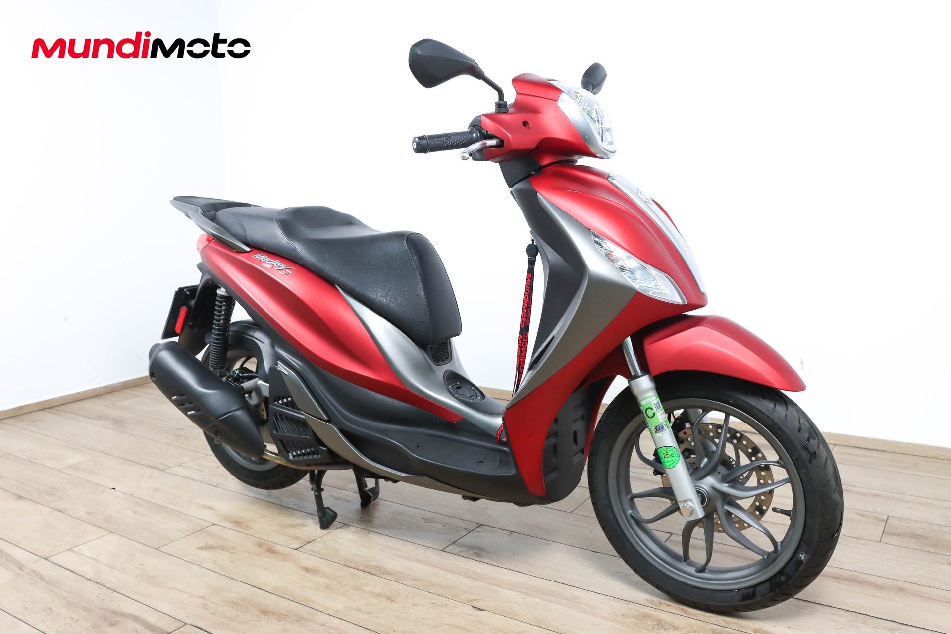 https://assets.mundimoto.com/images/1cecab10-4e25-4642-b8da-3427422a45a1/RIGHT_FRONT-0_detail.jpg