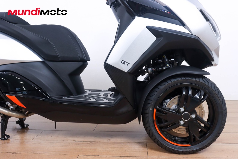 Motorbike image 13